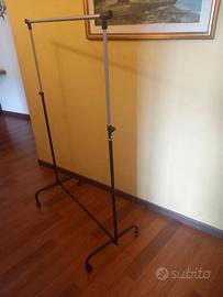 STENDINO PORTA ABITI SU RUOTE