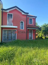 CORBOLA: Porzione di bifamiliare con giardino