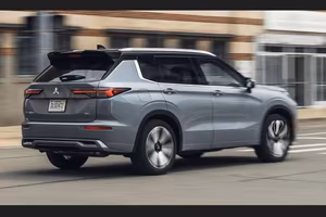 Mitsubishi Outlander PHEV 2.4L PHEV INTENSE