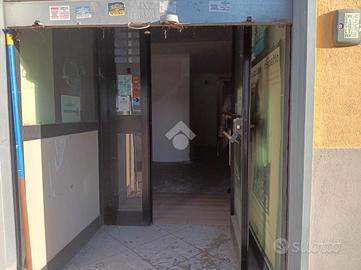 NEGOZIO A NAPOLI