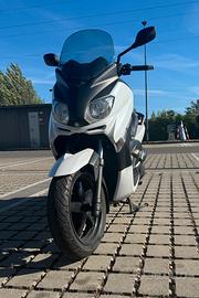Yamaha X-Max 250