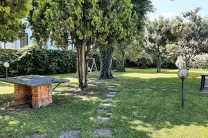 VILLAFRANCA CENTRO : Casa con giardino