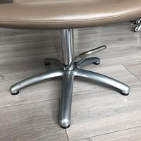 Sedia da parrucchiere con pompa idraulica