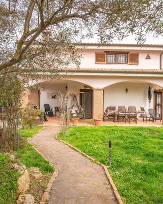 Villa di 135 m² con 5 locali a Anguillara Sabazia
