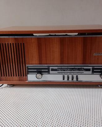 Radio Giradischi Minerva degli anni Sessanta 
