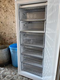 Congelatore Beko verticale 7 cassetti 215 litri