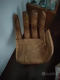 sedia a forma di mano