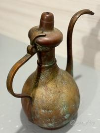 Antica brocca in rame