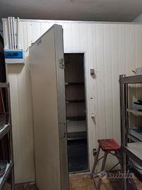 CELLA FRIGO, MOTORE DI RISERVA E/O SCAFFALI INOX