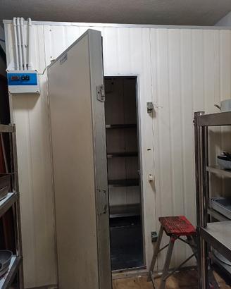 CELLA FRIGO, MOTORE DI RISERVA E/O SCAFFALI INOX