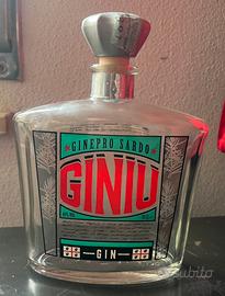 Bottiglia vuota gin giniu