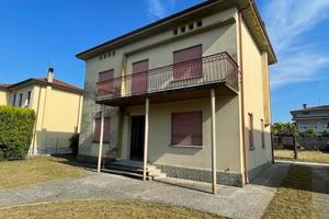 Casa indipendente con giardino 700mq