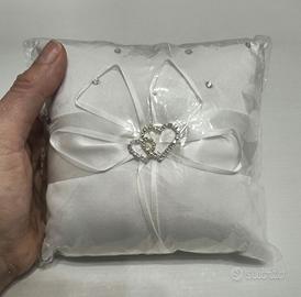 CUSCINO PORTAFEDI IN RASO BIANCO NUOVO
