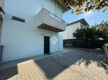 VILLA A SCHIERA A GATTEO