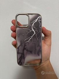 Cover iPhone 15 con fulmini