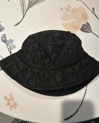 Cappello in piumino nero, marca Benetton, taglia M