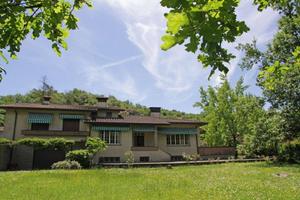 Villa di 500 m² con 4 locali e box auto a Subbiano