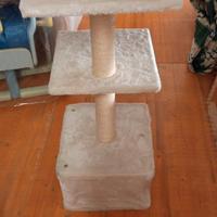 Torre tiragraffi per gatti