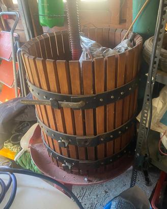 Torchio manuale a leva per uva e vinacce