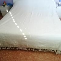 Coperta letto con ricami