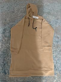 Felpa da donna colore marroncino.