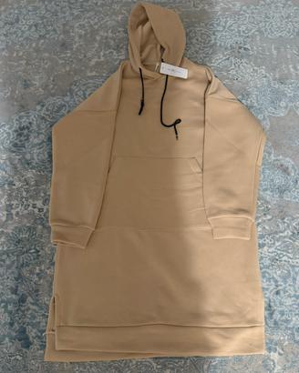 Felpa da donna colore marroncino.