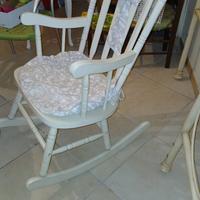 Sedia a dondolo in stile Shabby Chic