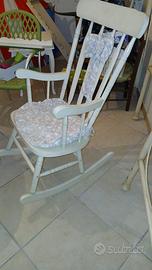 Sedia a dondolo in stile Shabby Chic