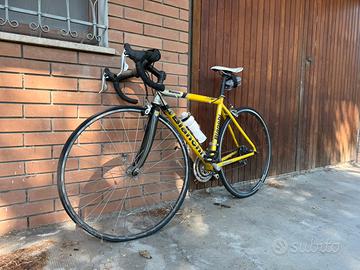 Bici da corsa Bianchi forcella in carbonio