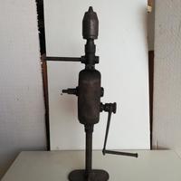 Trapano manuale antico