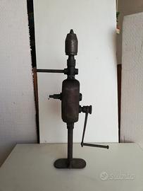 Trapano manuale antico