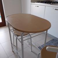Tavolo snack con sedie a €15