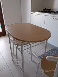 Tavolo snack con sedie a €15