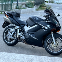 Honda Vfr V-tec 800 del 2005 con 23.000km