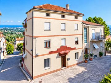3 LOCALI A MONTE URANO