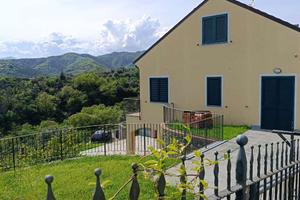 SAVONA PORZIONE DI VILLA CON VISTA MARE!