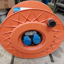 Avvolgicavo con prese Golia FME