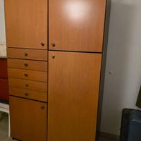 Armadio in legno massiccio