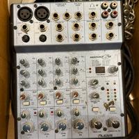 Mixer Alesis multimix 6fx(6 canali)