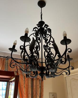 Lampadario in ferro battuto stile barocco