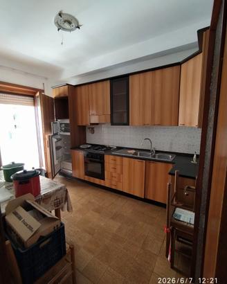 Cucina componibile completa con tavolo e 4 sedie -