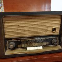 Radio Marelli con giradischi