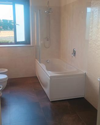 vasca da bagno e box