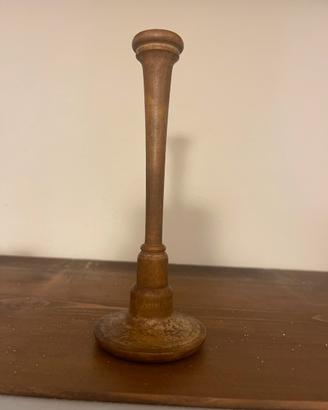 Antico stetoscopio in legno