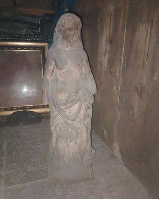 antica statua in terracotta