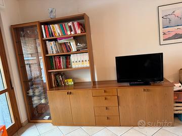 Mobile soggiorno con vetrina