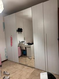 Armadio bianco a 6 ante con specchi