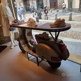 Arredo vintage tavolino su vespa d' epoca