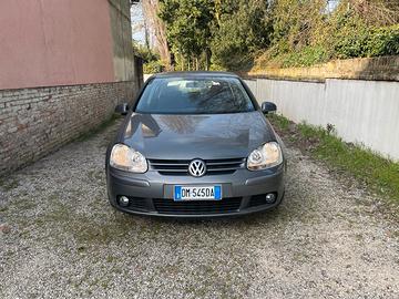 Volkswagen Golf 1.6 benzina