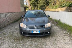 Volkswagen Golf 1.6 benzina